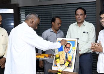 गोदावरी अभियांत्रिकी महाविद्यालयात डॉ. बाबासाहेब आंबेडकर यांना अभिवादन