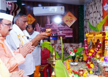 डॉ. उल्हास पाटील रूग्णालयाच्या अन्नपुर्णालयम येथे डॉ. उल्हास पाटीलांच्या हस्ते श्रीराम पूजन