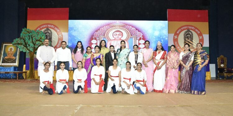 भगवान महावीर जयंतीच्या औचित्याने ‘लुक एन लर्न’ च्या चिमुकल्यांचे उत्कृष्ट सादरीकरण