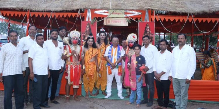राष्ट्रवादीच्या श्रीरामाने घेतले बोदवडच्या शिरसाळे येथे हनुमान दर्शन