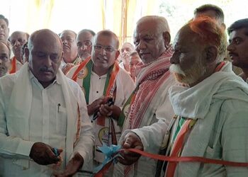 शाळेच्या बांधकामातही मागितली टक्केवारी, ग्रामसेवकास दोन लाखांची लाच घेताना अटक