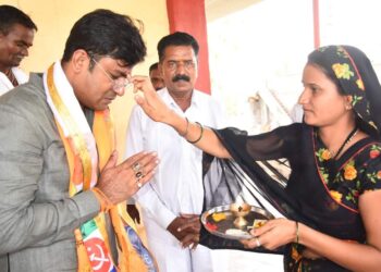 धरणगाव तालुक्यात उमेदवार करण पवार यांचे ठिकठिकाणी स्वागत