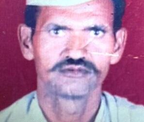 शेतातील झाडाला गळफास घेऊन कर्जबाजारी शेतकऱ्याची आत्महत्या