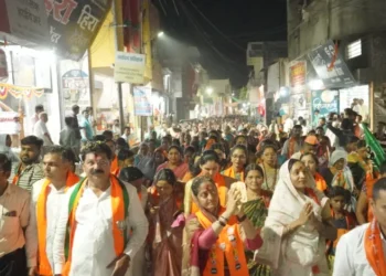 एरंडोल शहरात महायुतीच्या पदयात्रेमध्ये पदाधिकाऱ्यांचा सहभाग