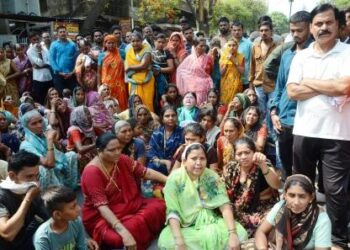 संशयितांना अटक करण्यासाठी नातेवाईकांचे शासकीय रुग्णालयात ठिय्या आंदोलन