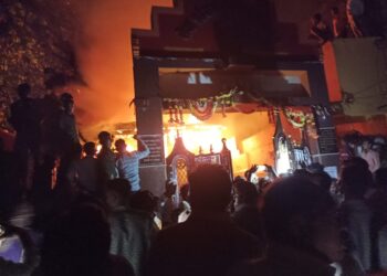 भीषण आगीत राममंदिरासह जिल्हा बँकेची शाखा जळून खाक