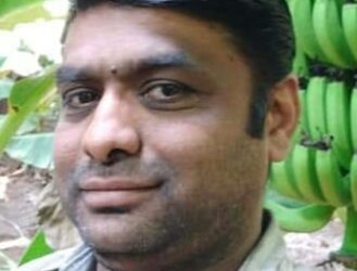 केळी भावासाठी जिल्हाधिकाऱ्यांनी घेतली काल सभा अन् आज शेतकऱ्याने झाडाला घेतली फाशी ..!