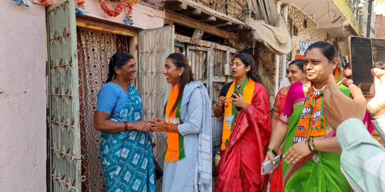 नशिराबाद येथे आज सकाळी डॉ केतकी ताई पाटील प्रचारात सहभागी