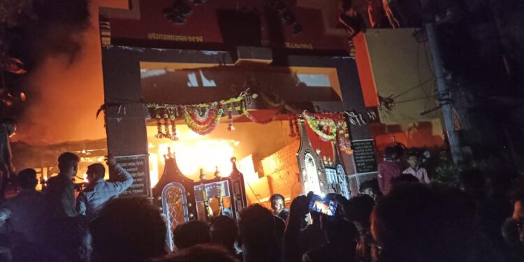आमोदयातील भीषण आगीत सुमारे ५७ लाखांचे मोठे नुकसान