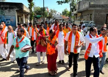 स्मिता वाघ यांनी एरंडोल तालुक्यात साधला ग्रामस्थांशी संवाद