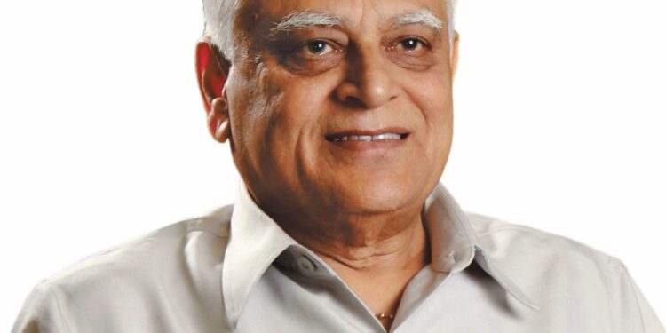 राजकारणातून निवृत्त होण्याचा सुरेशदादा जैन यांचा निर्णय