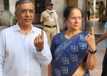 जळगावला ४३, रावेर लोकसभेसाठी दुपारी ३ वाजेपर्यंत ४६ टक्के मतदान