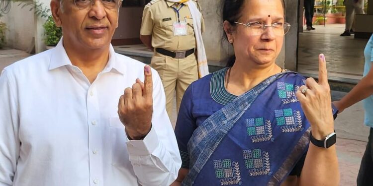 जळगावला ४३, रावेर लोकसभेसाठी दुपारी ३ वाजेपर्यंत ४६ टक्के मतदान