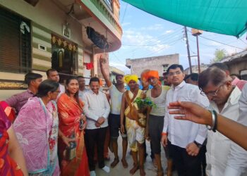 जळगाव खुर्द येथील बारागाड्या उत्सवाला डॉ. केतकी   पाटील यांची हजेरी