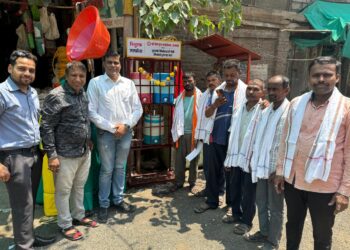 नेताजी सुभाष चौकामध्ये हमाल-कामगार बांधवांतर्फे पाणपोईचे उद्घाटन