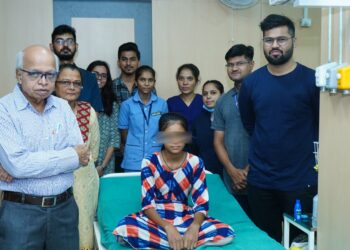 ऑरगॅनो फॉस्फोरसच्या विषबाधेने मरणाच्या दारात पोहोचलेल्या बालिकेचा पुर्नजन्म