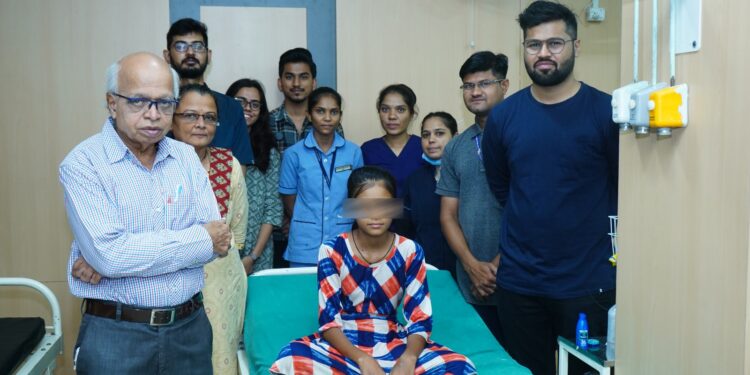 ऑरगॅनो फॉस्फोरसच्या विषबाधेने मरणाच्या दारात पोहोचलेल्या बालिकेचा पुर्नजन्म