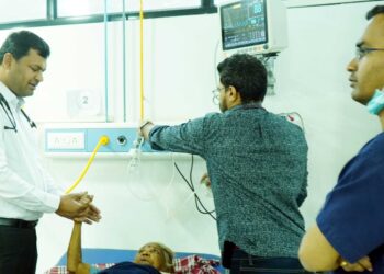 ऑरगॅनो फॉस्फोरसच्या विषबाधेने मरणाच्या दारात पोहोचलेल्या बालिकेचा पुर्नजन्म