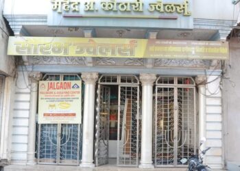 जळगावात सशस्त्र दरोडा, ६ जण सीसीटीव्हीत कैद