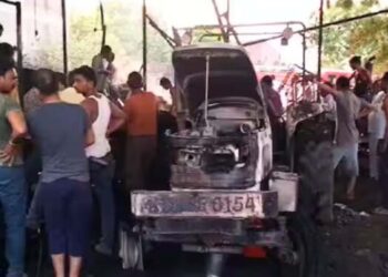 भीषण आगीत शेतकऱ्याची ६ गुरे, ट्रॅक्टर, अवजारे जळून खाक