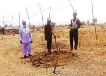 अरेच्चा, निधी खर्चाची नोंद झाल्यावर सुरु झाले सोलर पंप उभारण्याचे काम !