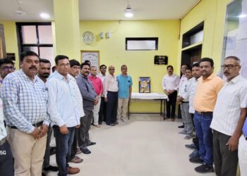 शासकीय वैद्यकीय महाविद्यालयात स्वातंत्र्यवीर सावरकर यांच्या जयंतीनिमित्त अभिवादन