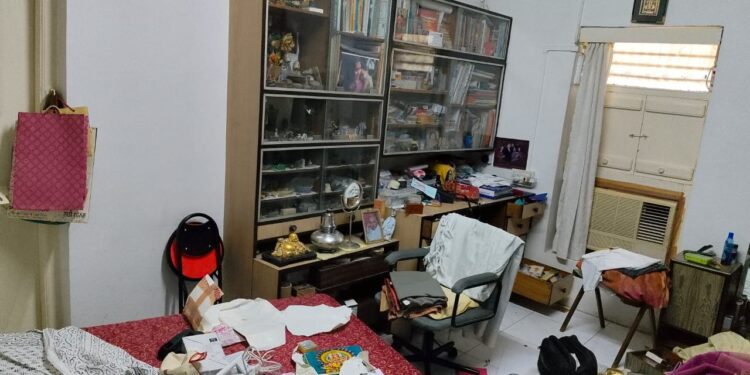 नोकराने मालकासह रक्षकांना बेशुद्ध करीत टाकला साथीदारांच्या मदतीने सशस्त्र दरोडा !