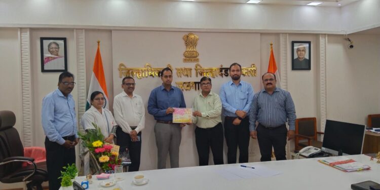 मदन लाठी यांचे जागतिक रक्तदाता दिवशी ८८वे रक्तदान