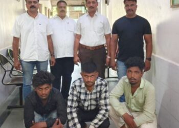 आसोदा गावात लूट करणाऱ्या तिघांना एलसीबीने केली अटक