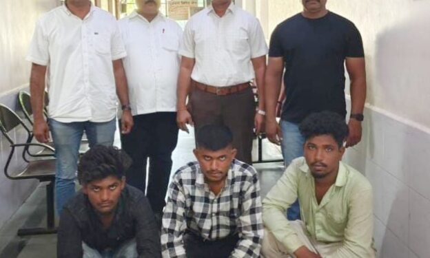 आसोदा गावात लूट करणाऱ्या तिघांना एलसीबीने केली अटक