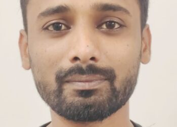 भीषण अपघातात दुचाकी डिव्हायडरवर धडकली : तरुण ठार, दोन जखमी