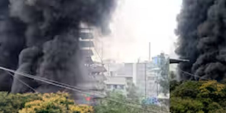 डोंबिवलीतील केमिकल कंपनीला भीषण आग ; सर्वत्र धुराचे लोट