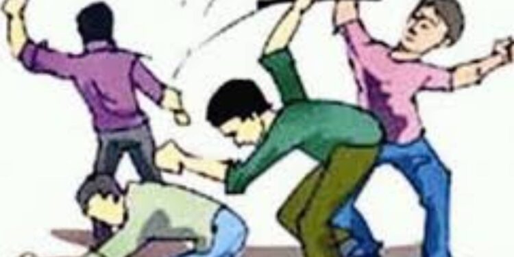 रेल्वे स्टेशन परिसरात रिक्षाचालकाची दादागिरी, शिक्षकाला केली लाकडी फळीने जबर मारहाण !