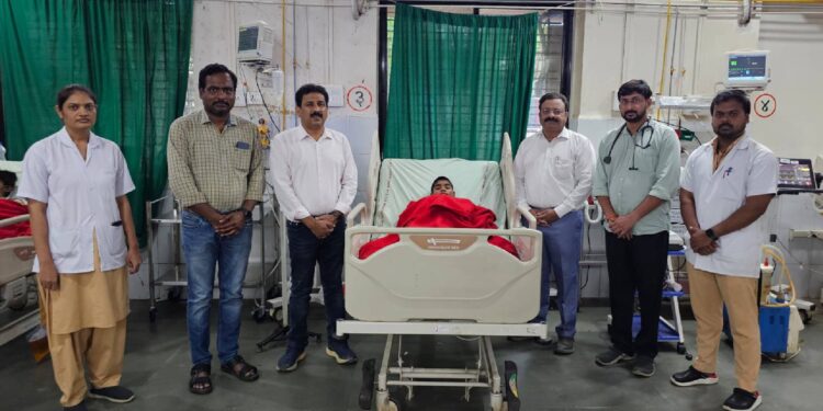 सर्पदंश झालेल्या तरुणाला मिळाले जीवदान, जळगाव “जीएमसी”चे यश