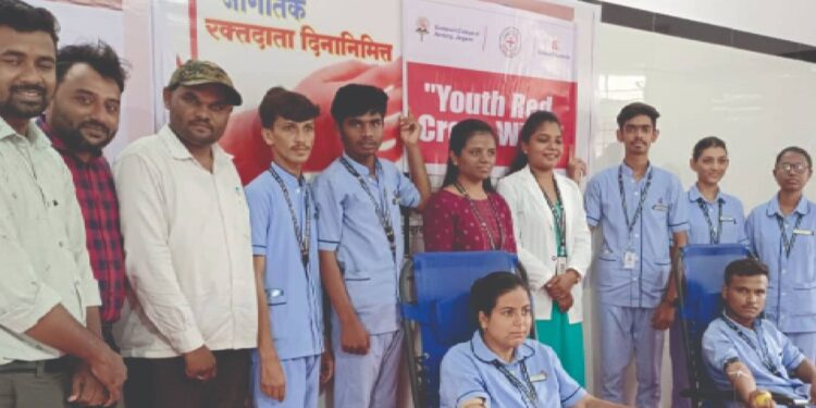 गोदावरी नर्सिंग महाविद्यालयात ३५ पिशव्यांचे रक्तसंकलन