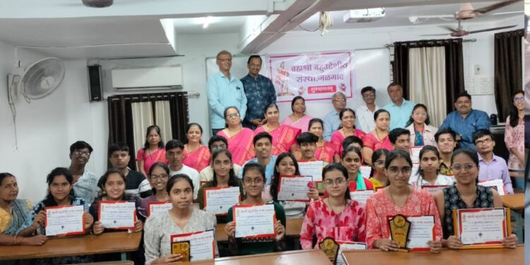 ब्रह्मश्री सकल ब्राह्मण समाजातर्फे गुणवंत विद्यार्थ्यांचा सत्कार