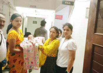 पतीने पळवून नेलेले बाळ अखेर पत्नीच्या कुशीत, पोलिसांच्या मदतीने शोधण्यात मिळाले यश