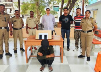 मोबाईल लांबविणाऱ्या चोरट्याला बसस्थानक आवारातून अटक