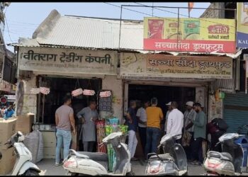 जळगावात चोरट्यांचा “सच्चा सौदा” दुकानावर डल्ला, साडेचार लाख पळविले !