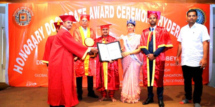 प्रदीपकुमार कळसकर मानद डॉक्टरेट पदवीने सम्मानित