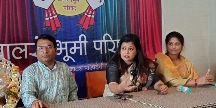 “मोबाईल”प्रेमी झालेल्या मुलांना कार्यशील बनवून रंगभूमीकडे त्यांचा कल बनविणार