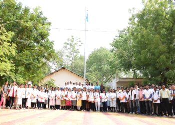 महाराष्ट्र आरोग्य विज्ञान विद्यापिठाच्या वर्धापनदिनानिमित्त ध्वजारोहण