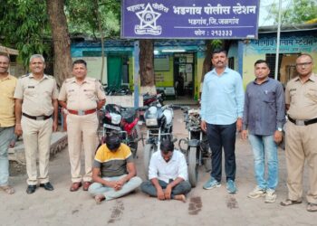 दोघं दुचाकी चोरांना अटक, जळगावसह तीन गुन्हे उघडकीस