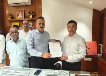 जिल्हा बँकेने शेतकऱ्यांविरोधात घेतलेल्या निर्णयाला अमोल शिंदे यांनी फोडली वाचा