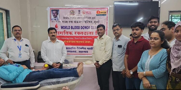 जागतिक रक्तदाता दिनानिमीत्त शासकीय वैद्यकीय महाविद्यालयाच्या विकृतीशास्त्र विभागातर्फे रक्तदान शिबीर