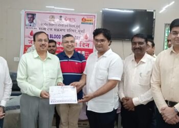 शिरसोली येथील बारी समाज विद्यालयात विद्यार्थ्यांचे ढोलताशांच्या गजरात स्वागत