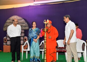 डॉ. शिवमुर्ती शिवाचार्य महास्वामीजींच्या मार्गदर्शनात अनुभूती स्कूलमध्ये शरण संकुल नृत्य नाटक, मल्लखांब आणि मल्लिहाग्गाची प्रस्तुती