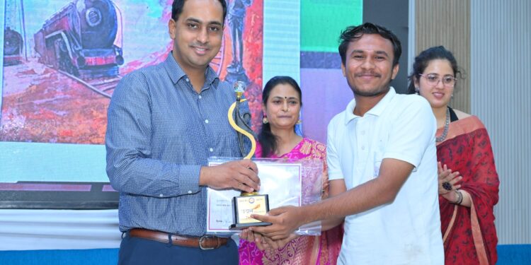 भुसावळ मंडळद्वारा आयोजित चित्रकला स्पर्धेत निलेश शिंपी प्रथम