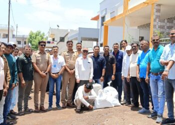 शिक्षक कॉलनीतून १० लाख रुपयांचा ५० किलो गांजा जप्त