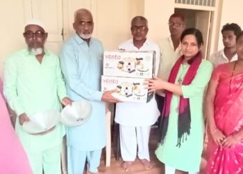 बकरी ईदनिमित्त मुस्लिम बिरादरीकडून वस्तू वाटप